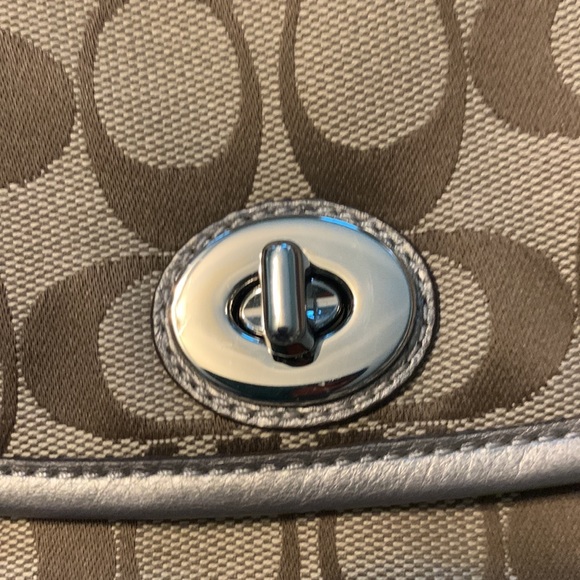 Coach wristlet - Picture 6 of 7